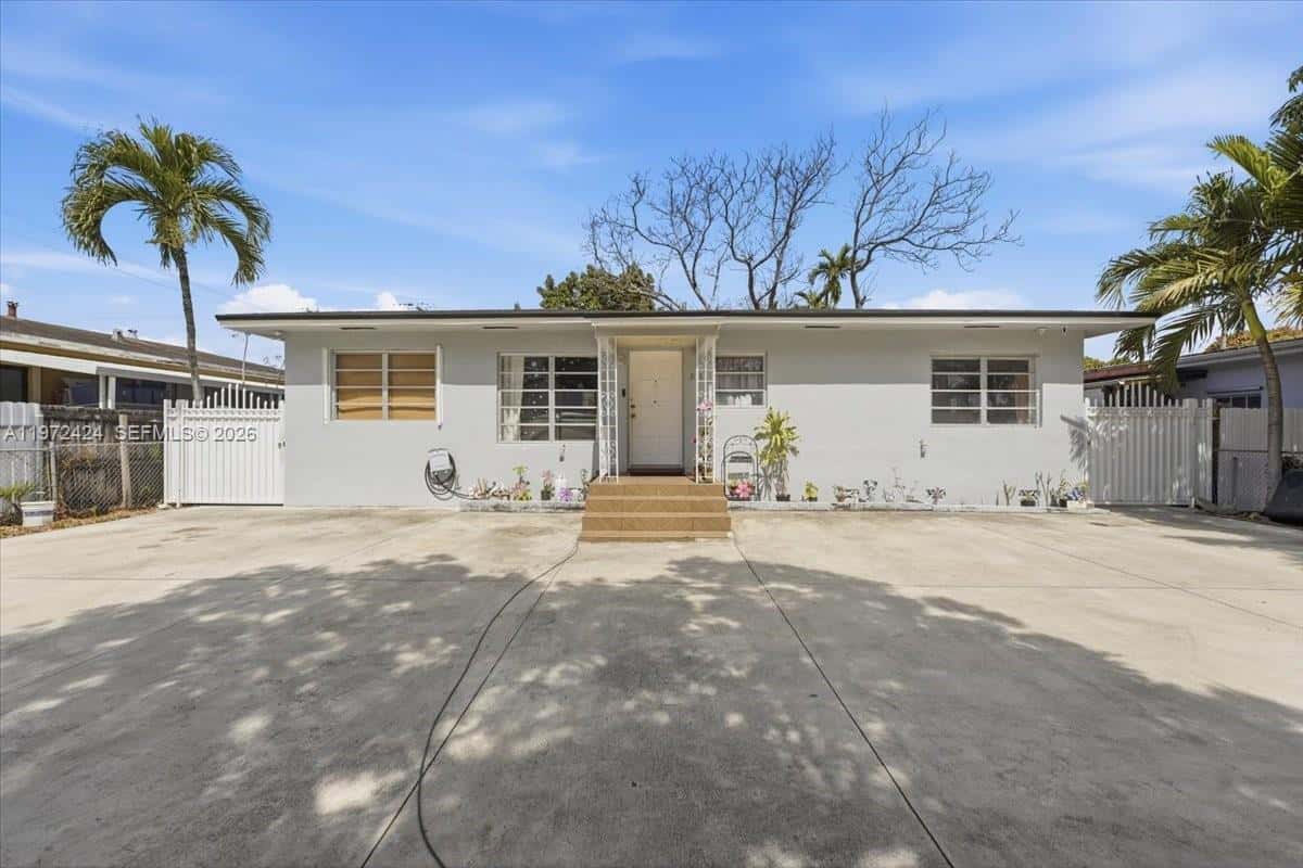 511 E 27th St, Hialeah FL 33013