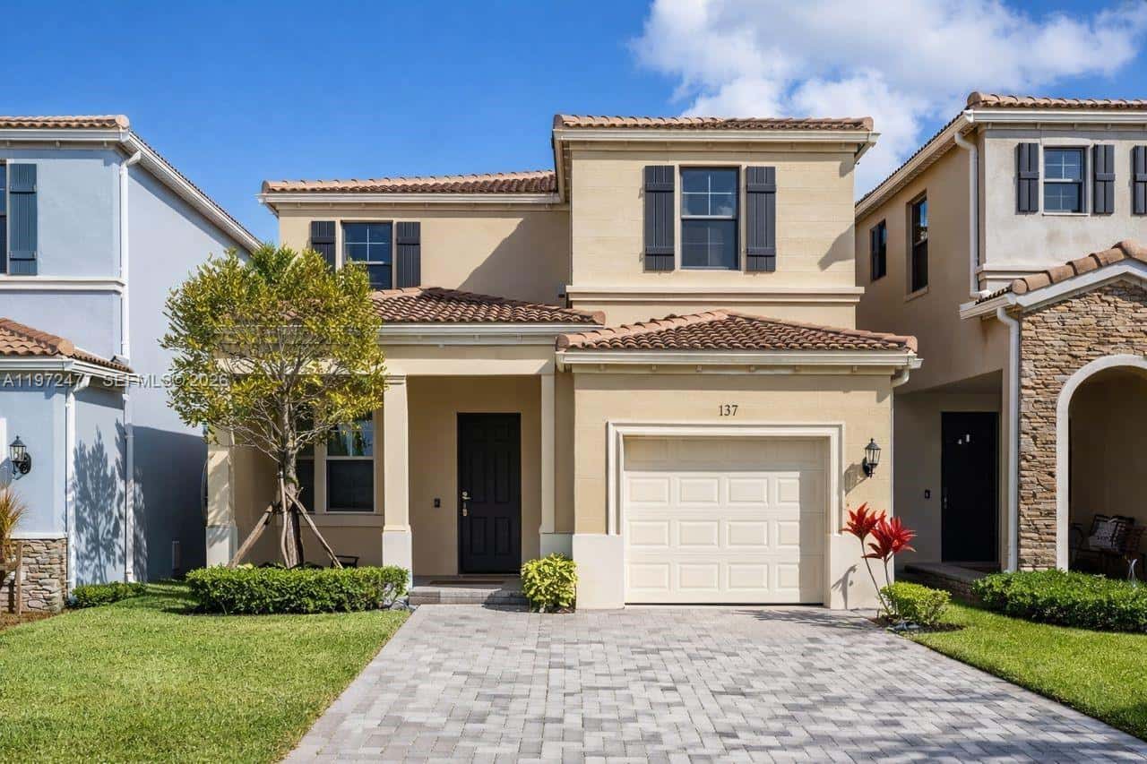 829 NE 191st St, Miami FL 33179