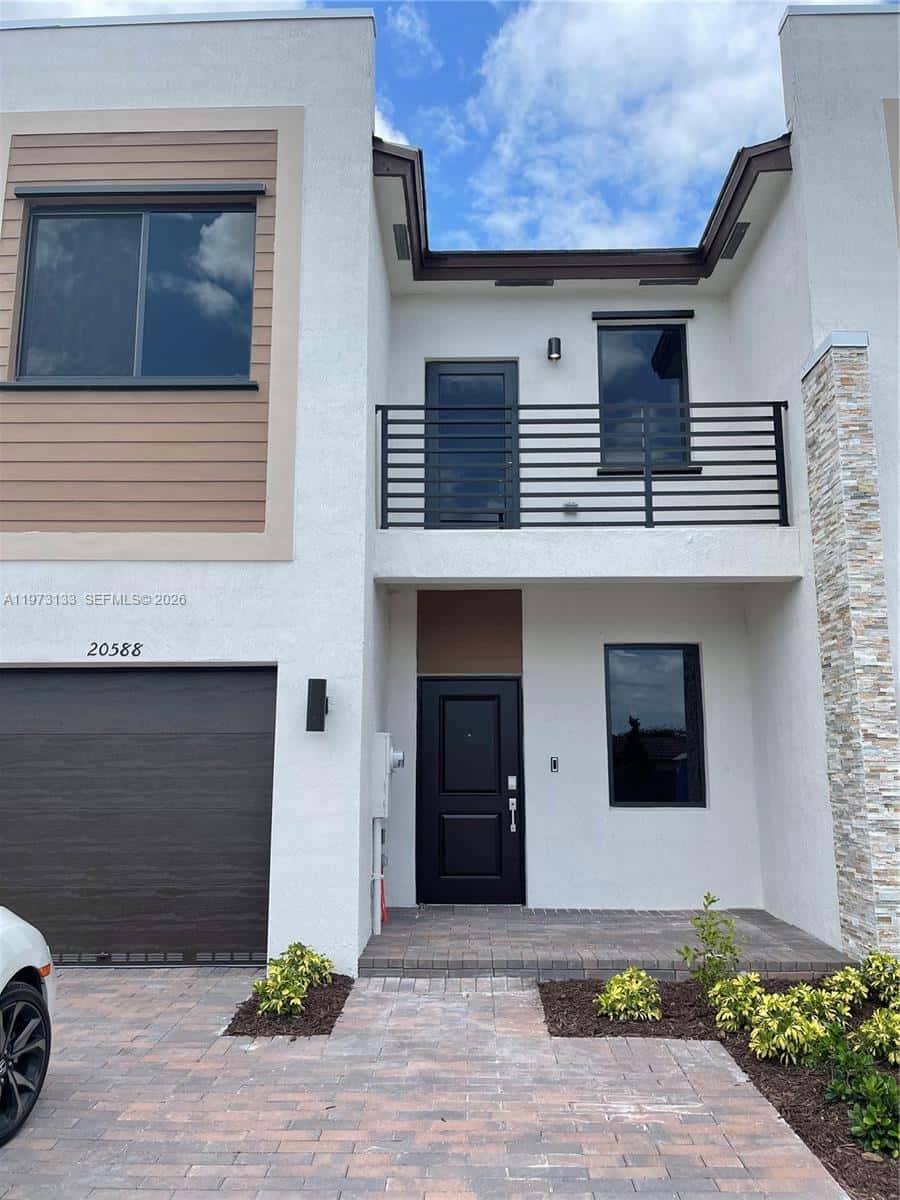 20564 NE 5th Pl, Miami FL 33179