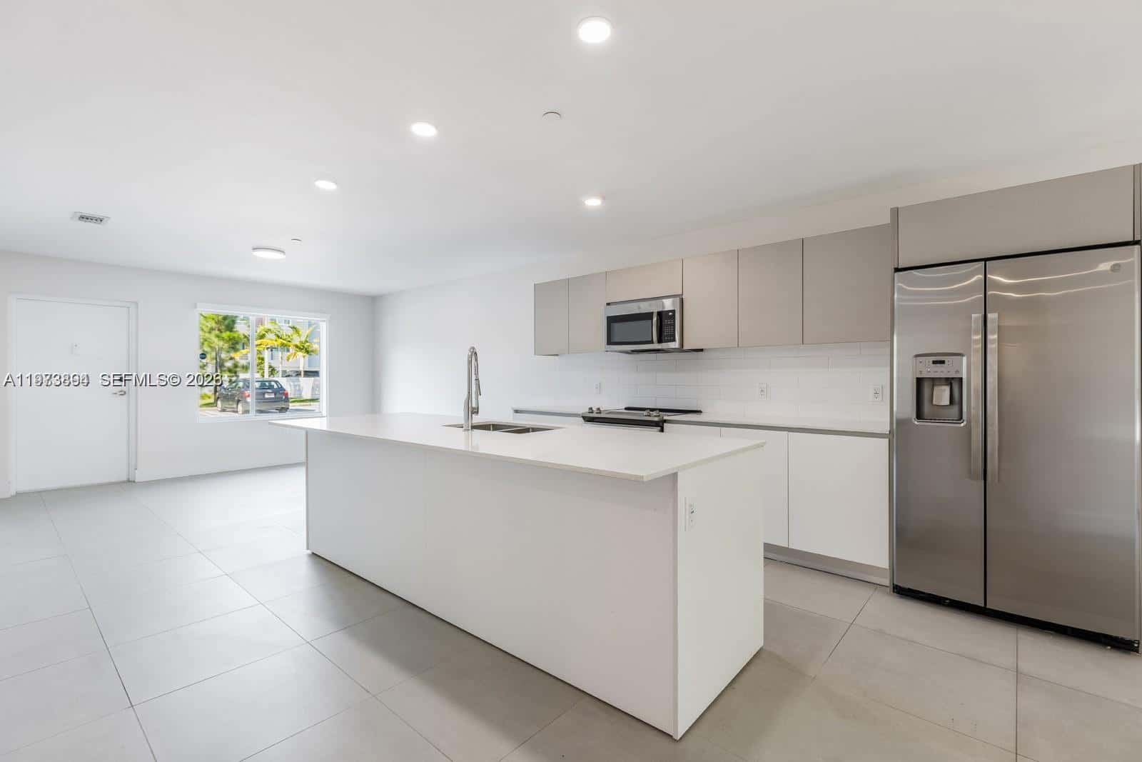2505 NE 193rd St # 4116, Miami FL 33180