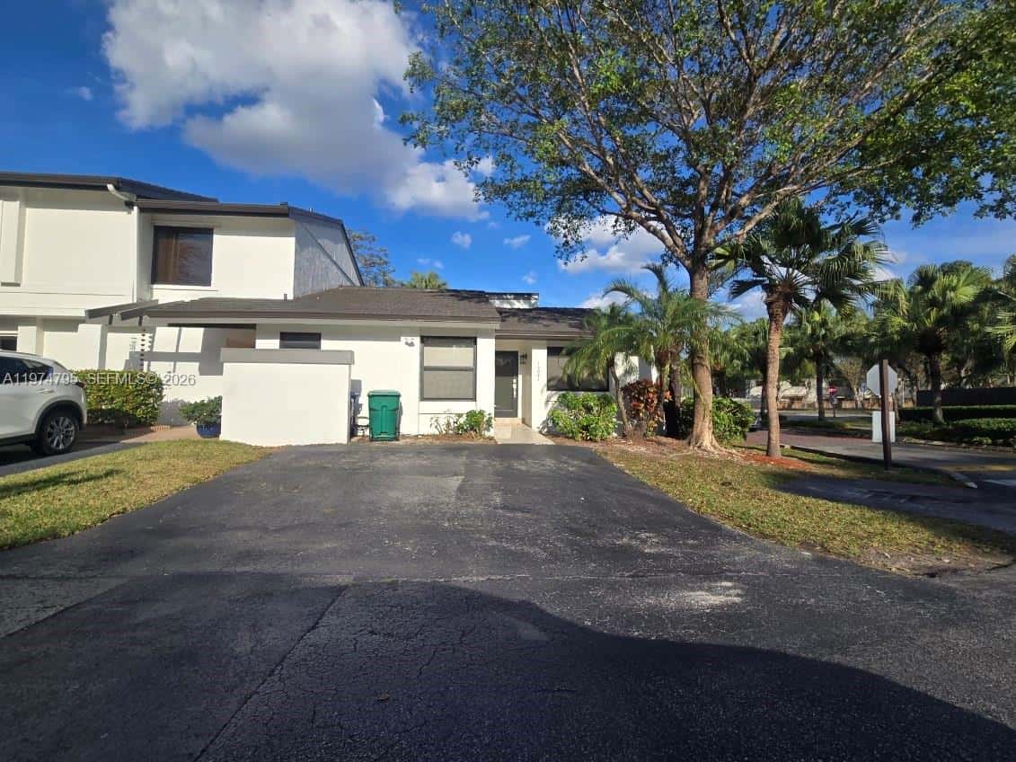 15081 SW 127th Ct, Miami FL 33186