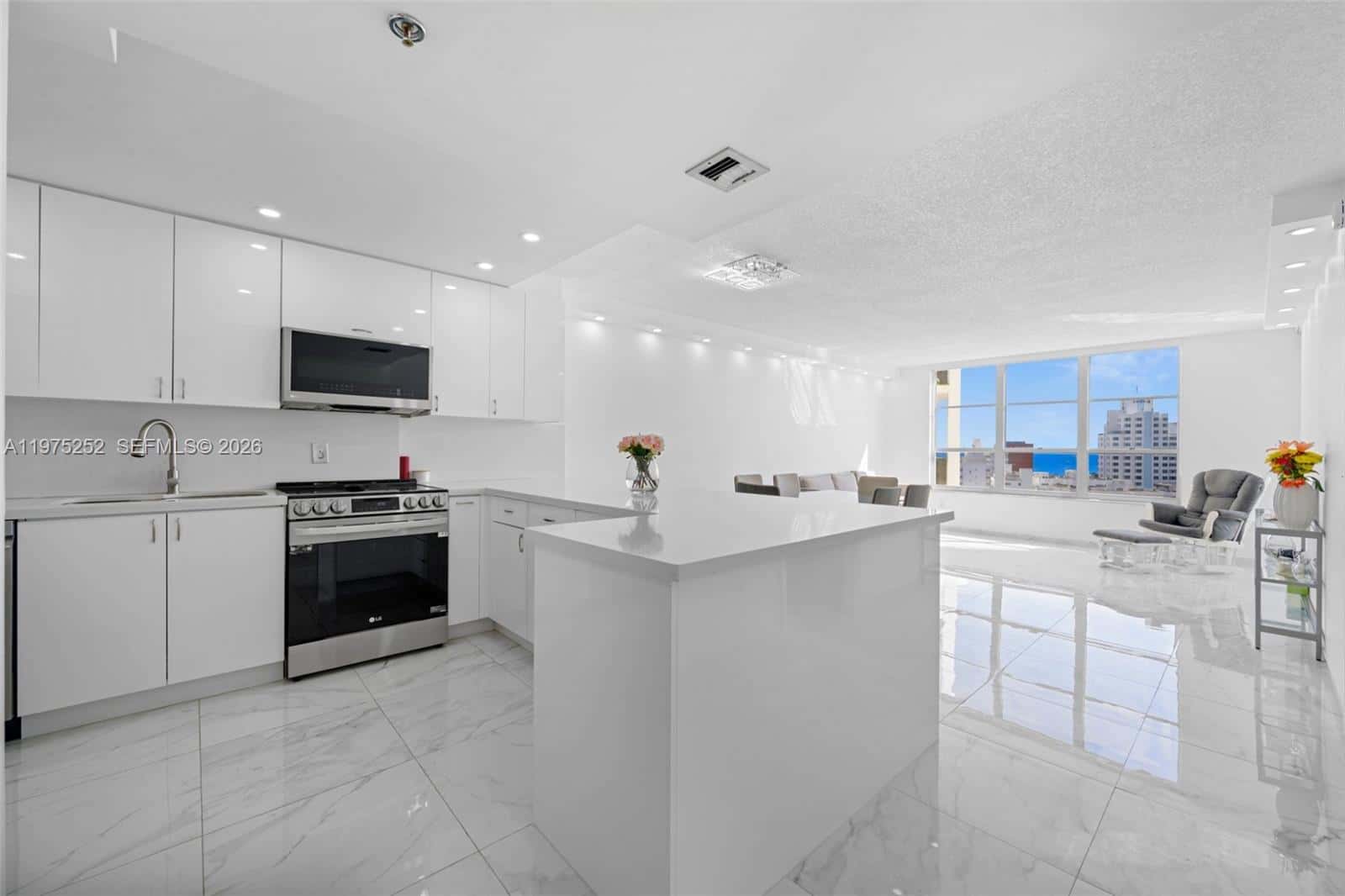 4101 Pine Tree Dr # 919, Miami Beach FL 33140