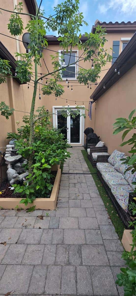 17135 SW 96 ST, Miami FL 33196