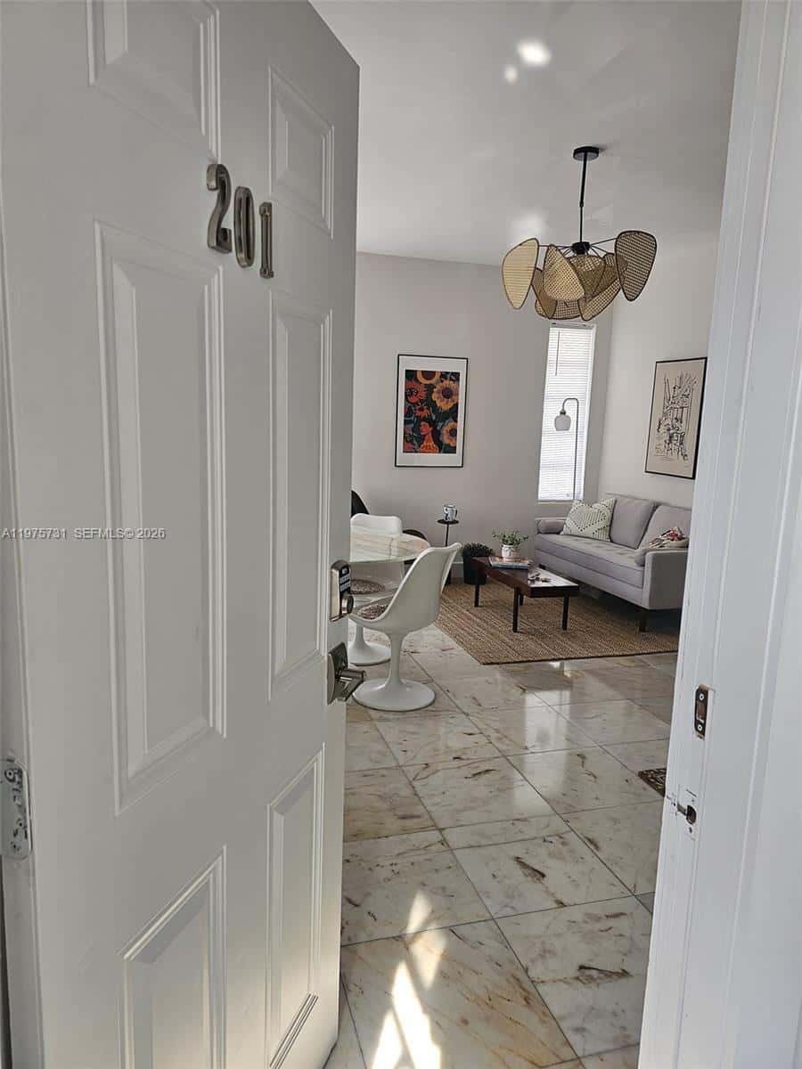 801 8th St # 201, Miami Beach FL 33139