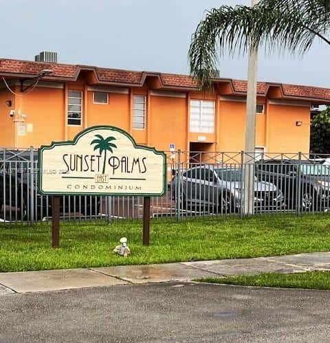 9493 SW 76th St # L4, Miami FL 33173