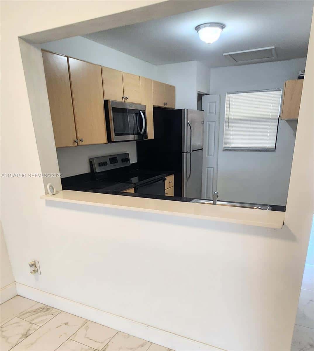902 NE 209 St # 40, Miami FL 33179