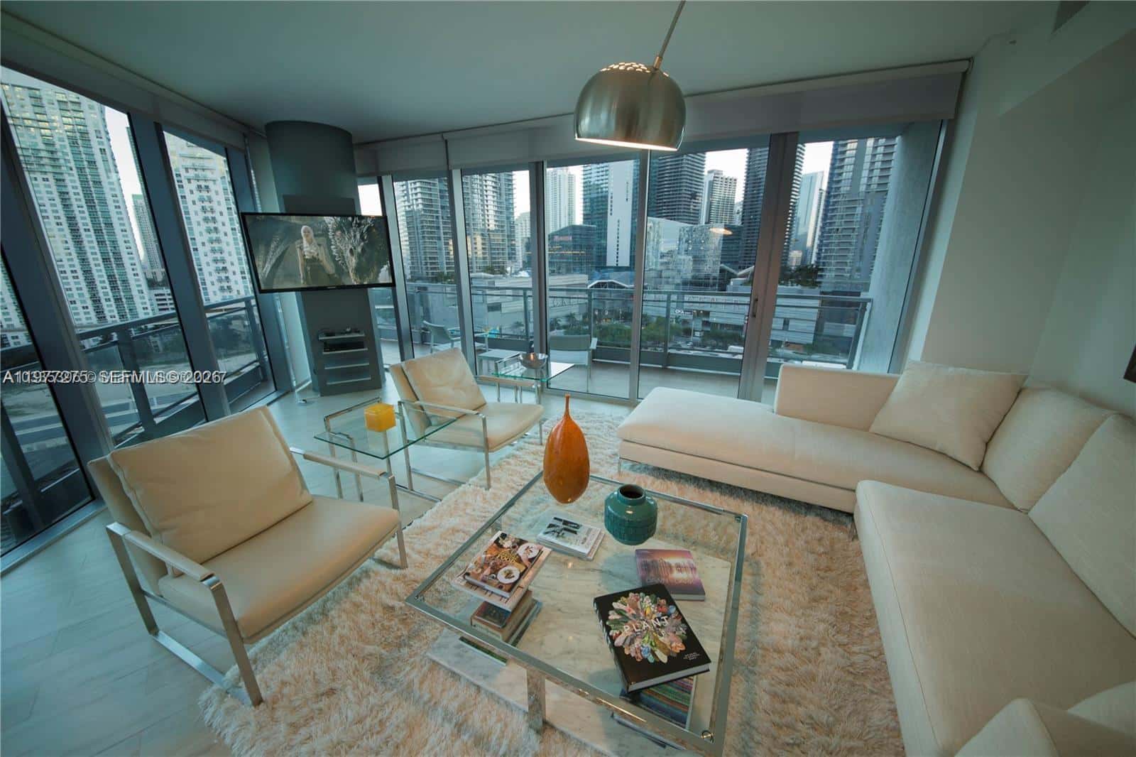 92 SW 3rd St # 1801, Miami FL 33130