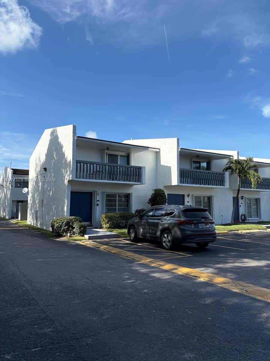 17180 SW 94th Ave # 701, Palmetto Bay FL 33157