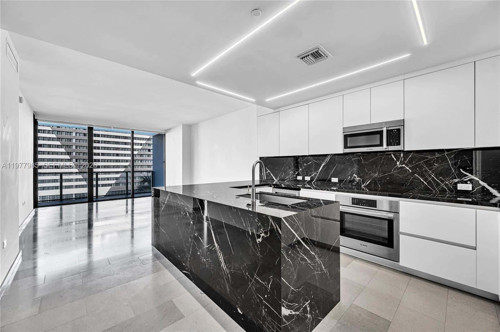 88 SW 7th St # 806, Miami FL 33130