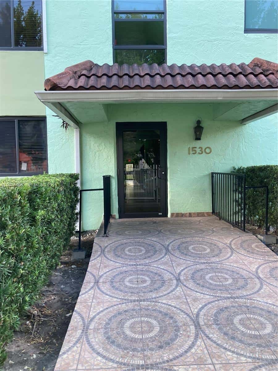 1530 SW 2nd St # 103, Miami FL 33135