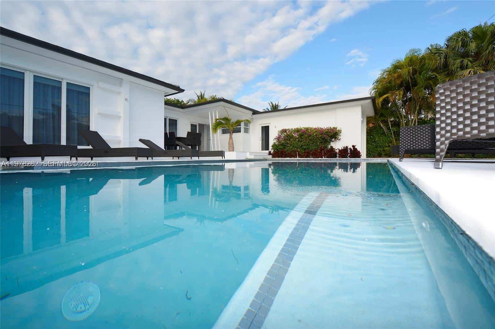 880 N Venetian Dr, Miami Beach FL 33139