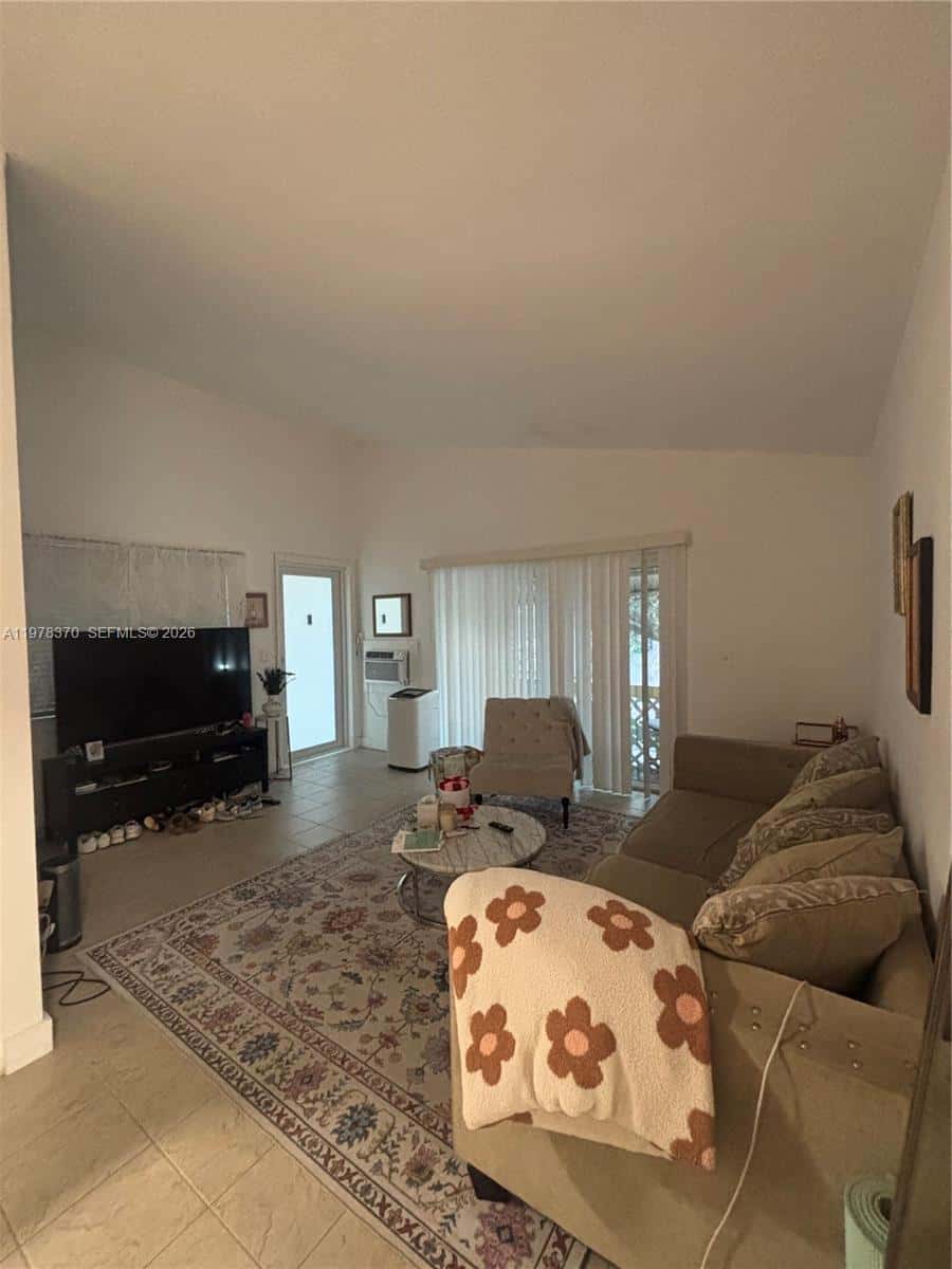 75 Washington Ave # 12A, Miami Beach FL 33139