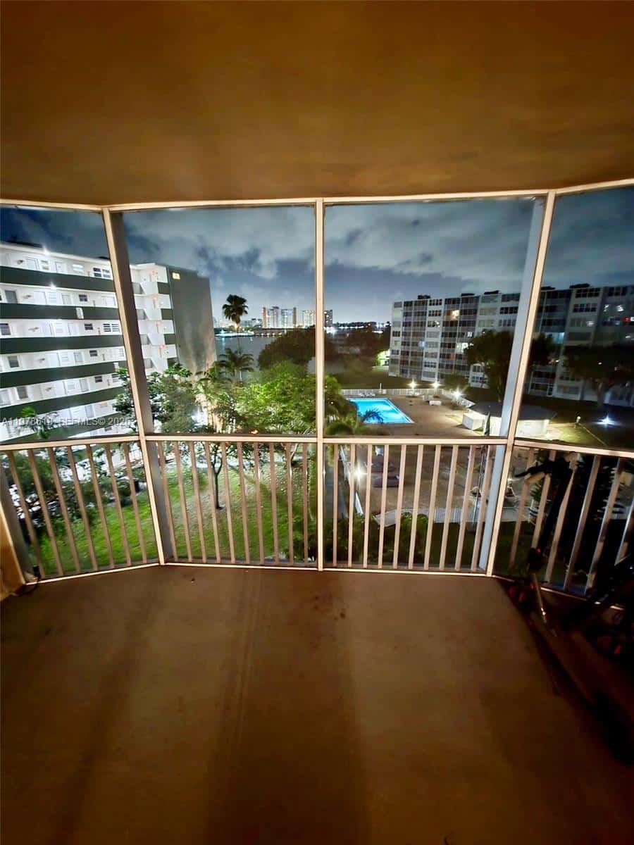 1750 NE 191st St # 3, Miami FL 33179