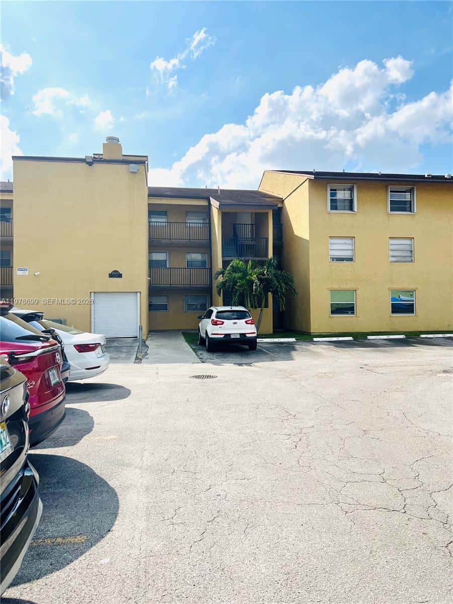 15470 SW 82nd Ln # 316, Miami FL 33193