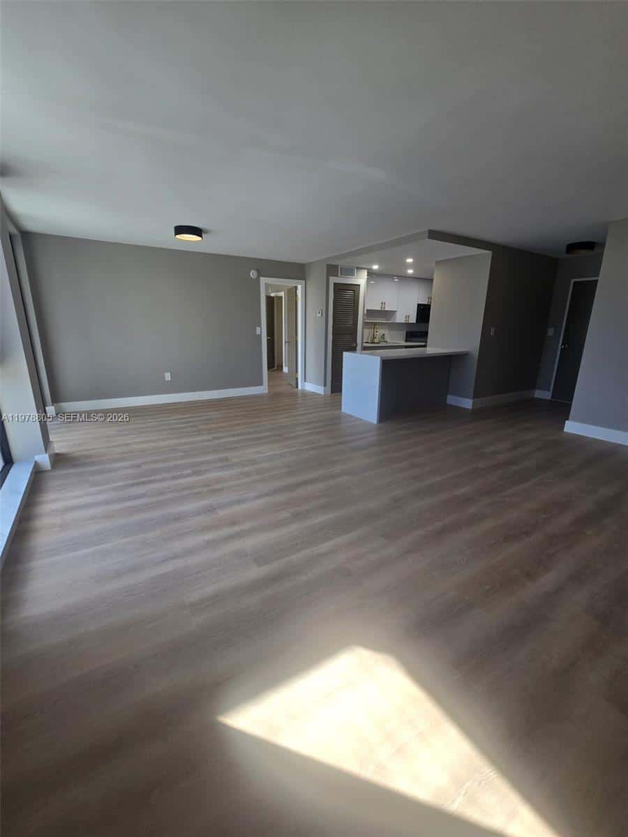 9800 W Bay Harbor Dr # 305, Bay Harbor Islands FL 33154