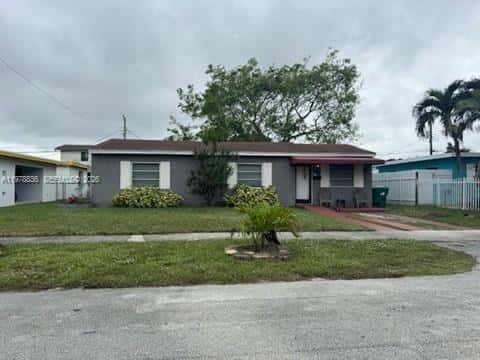850 NW 84th St, Miami FL 33150