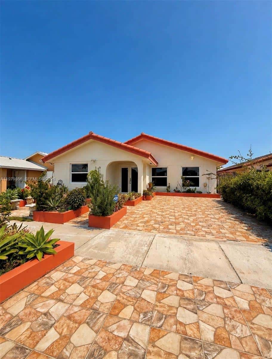 910 SW 140th Ave, Miami FL 33184
