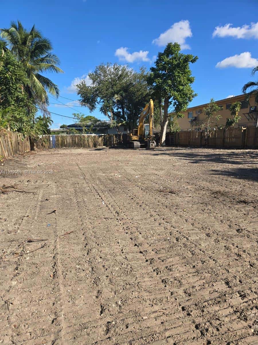 951 NW 37th Ave, Miami FL 33125