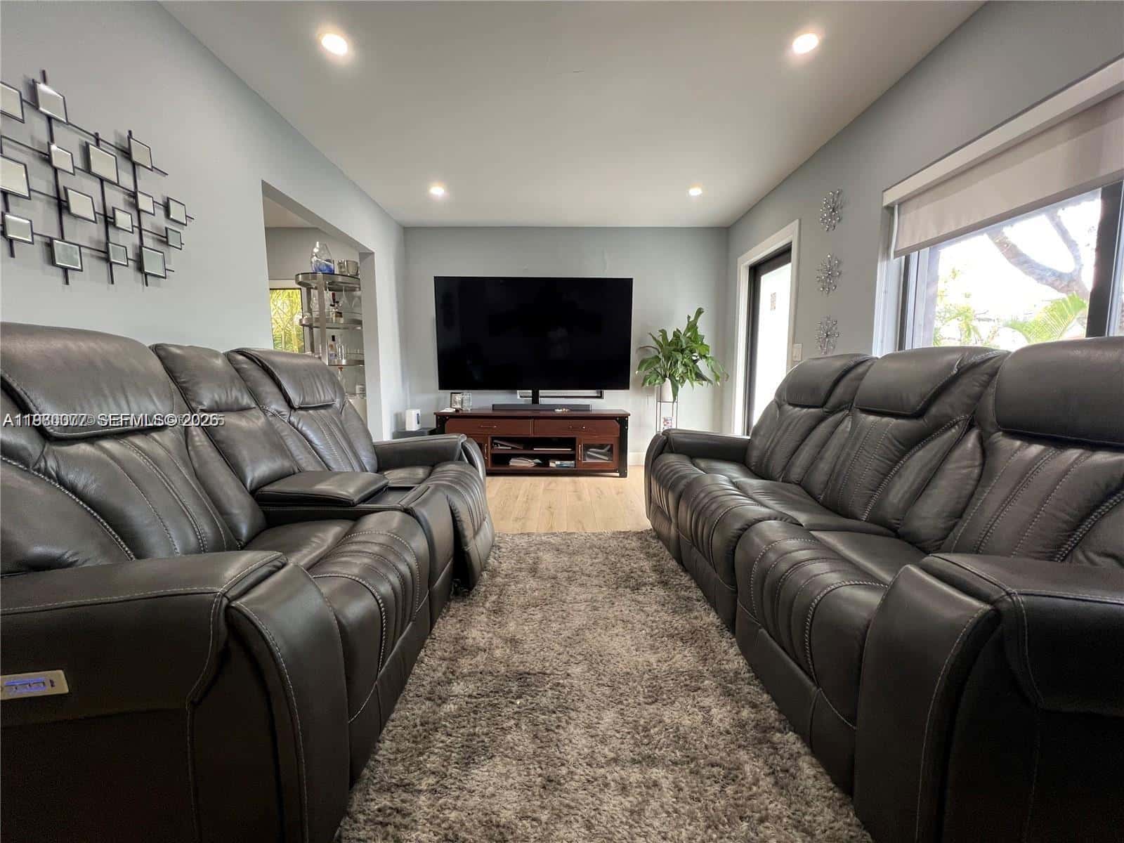 860 NW 18th Pl, Miami FL 33125