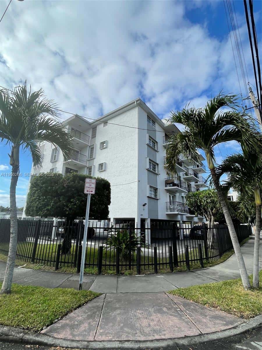 2500 SW 6th St # 404, Miami FL 33135