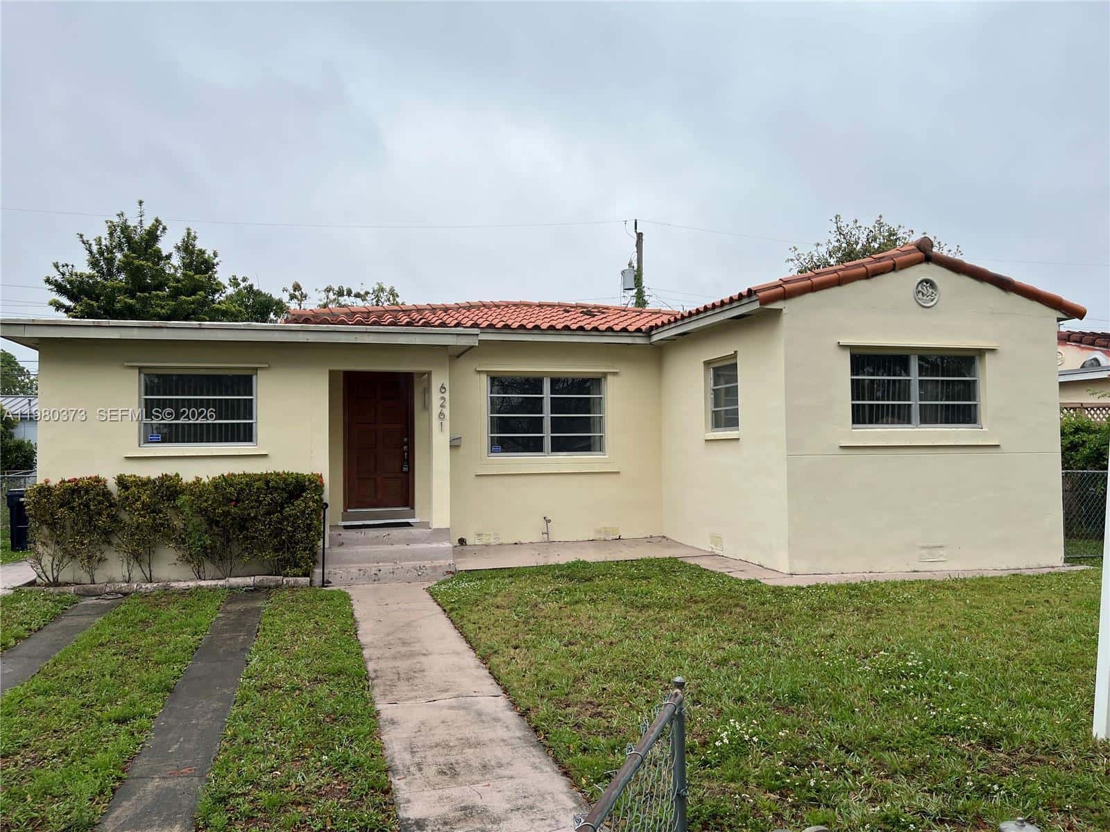 6261 NW 40th St, Virginia Gardens FL 33166