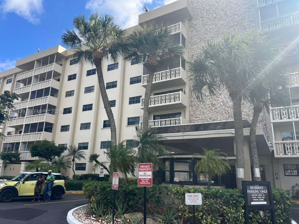 800 NE 195th St # 501, Miami FL 33179