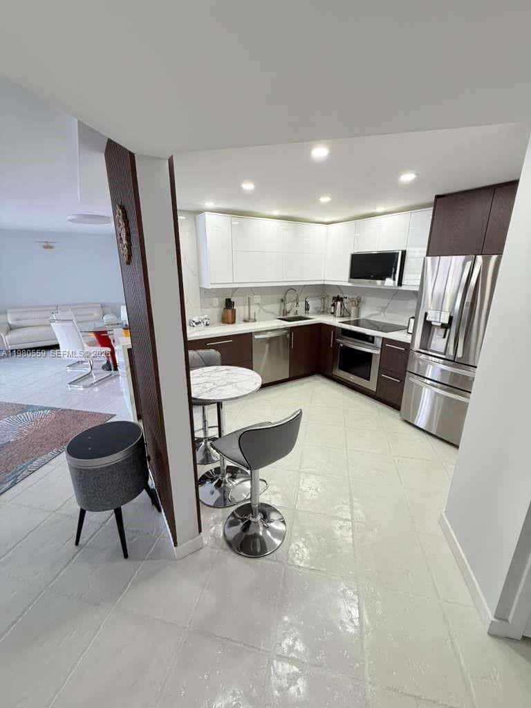 2750 NE 183rd St # 606, Aventura FL 33160