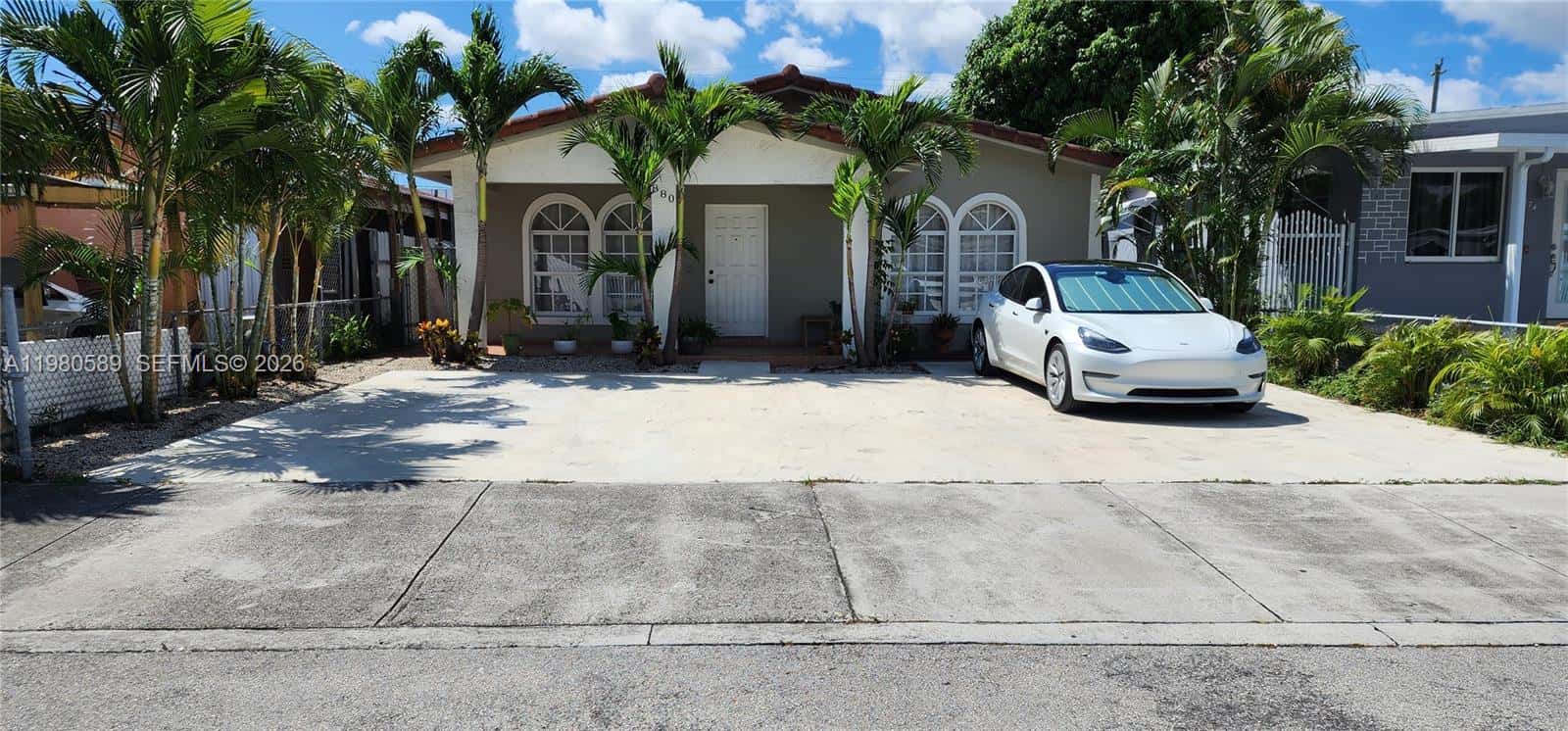 880 E 26th St, Hialeah FL 33013