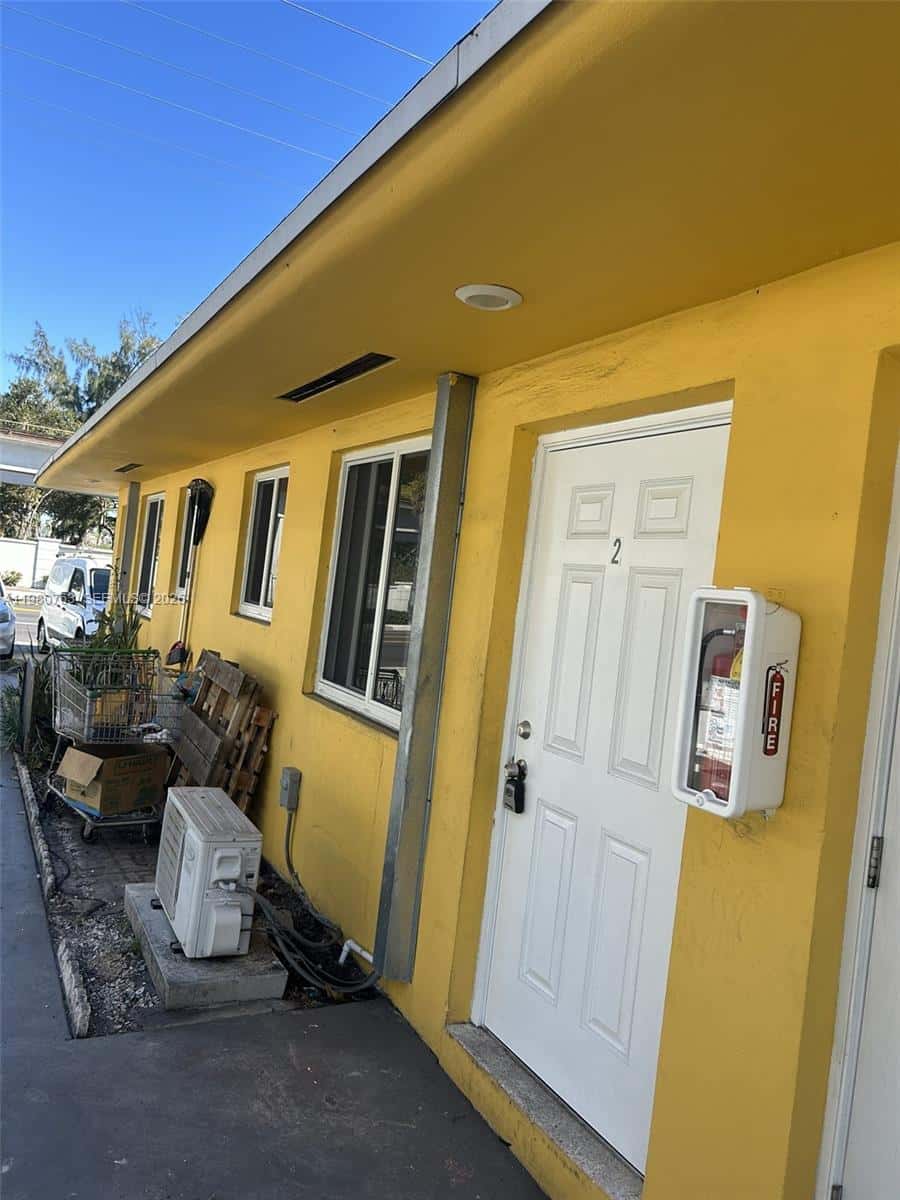 318 E 21st St # 2, Hialeah FL 33010
