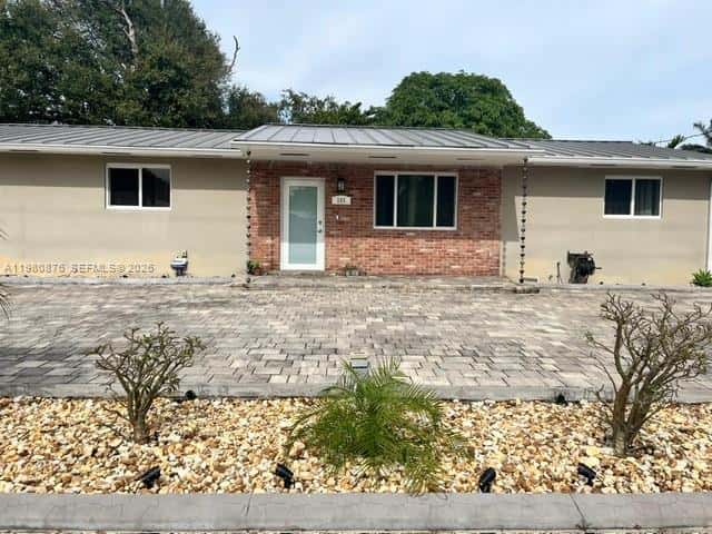 685 W 77th St, Hialeah FL 33014