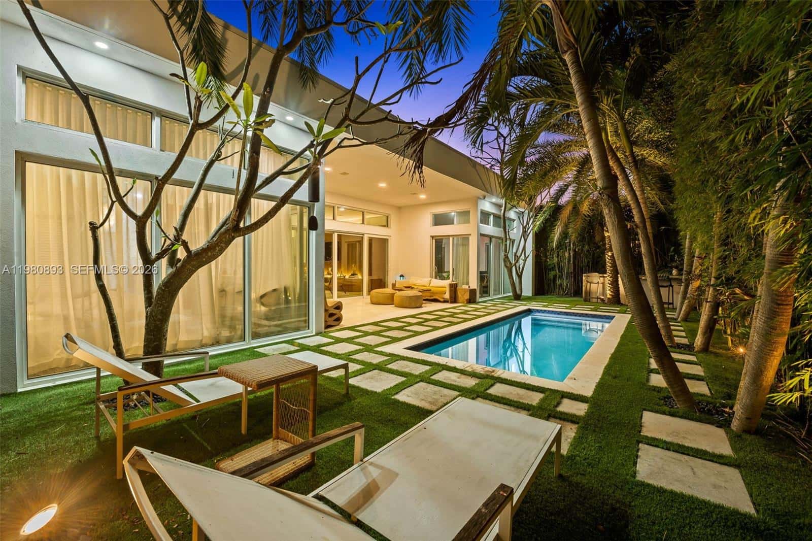 865 W 47th St, Miami Beach FL 33140
