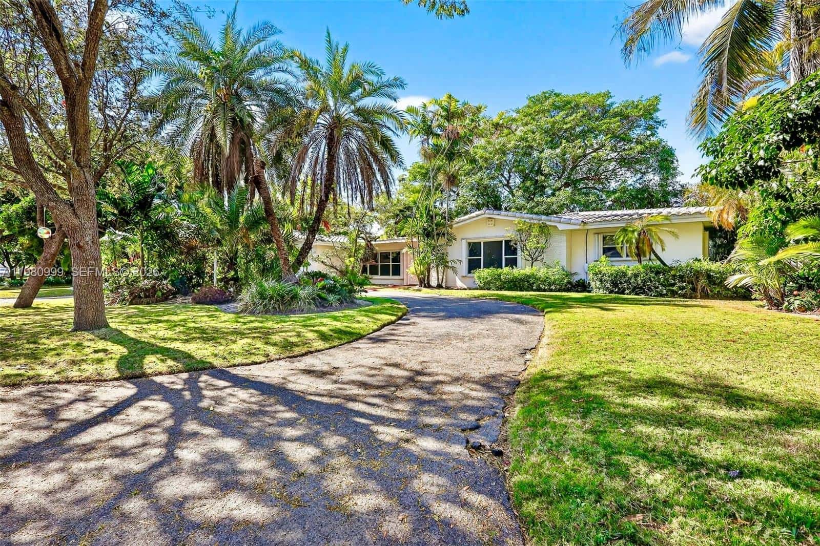 11890 SW 72nd Pl, Pinecrest FL 33156