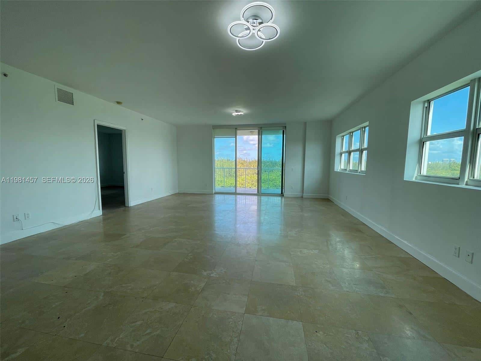 14951 Royal Oaks Ln # 709, North Miami FL 33181
