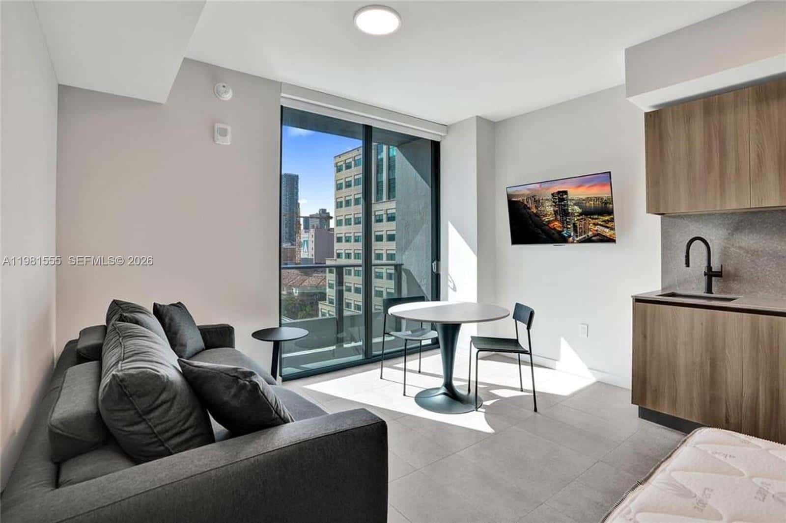 121 NE 5 St # 801B, Miami FL 33132