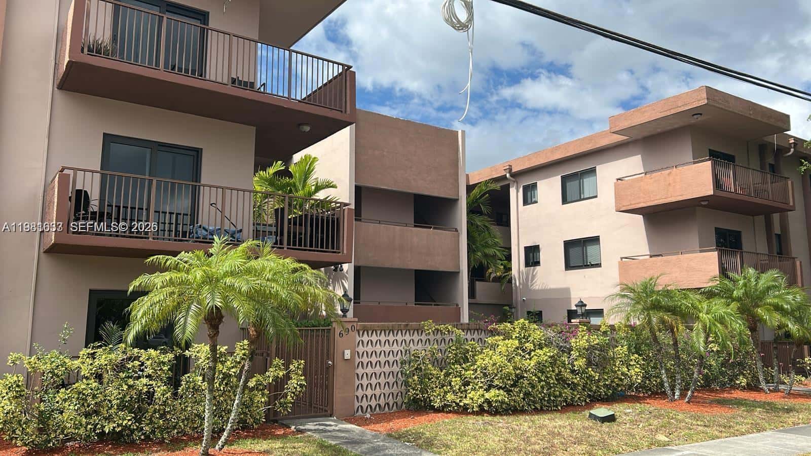 690 NE 123rd St # 208, North Miami FL 33161