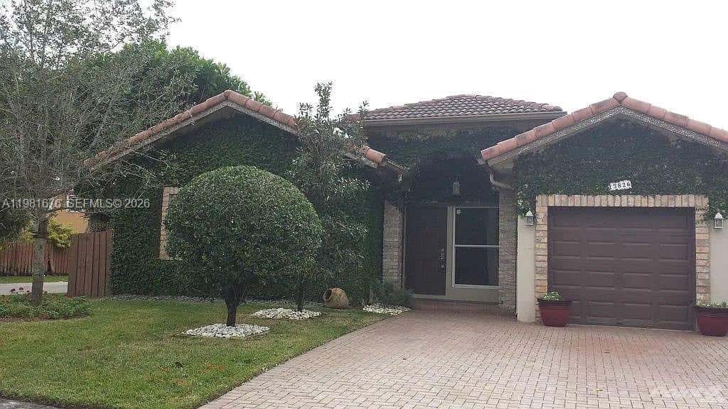 15826 SW 138th Ter, Miami FL 33196