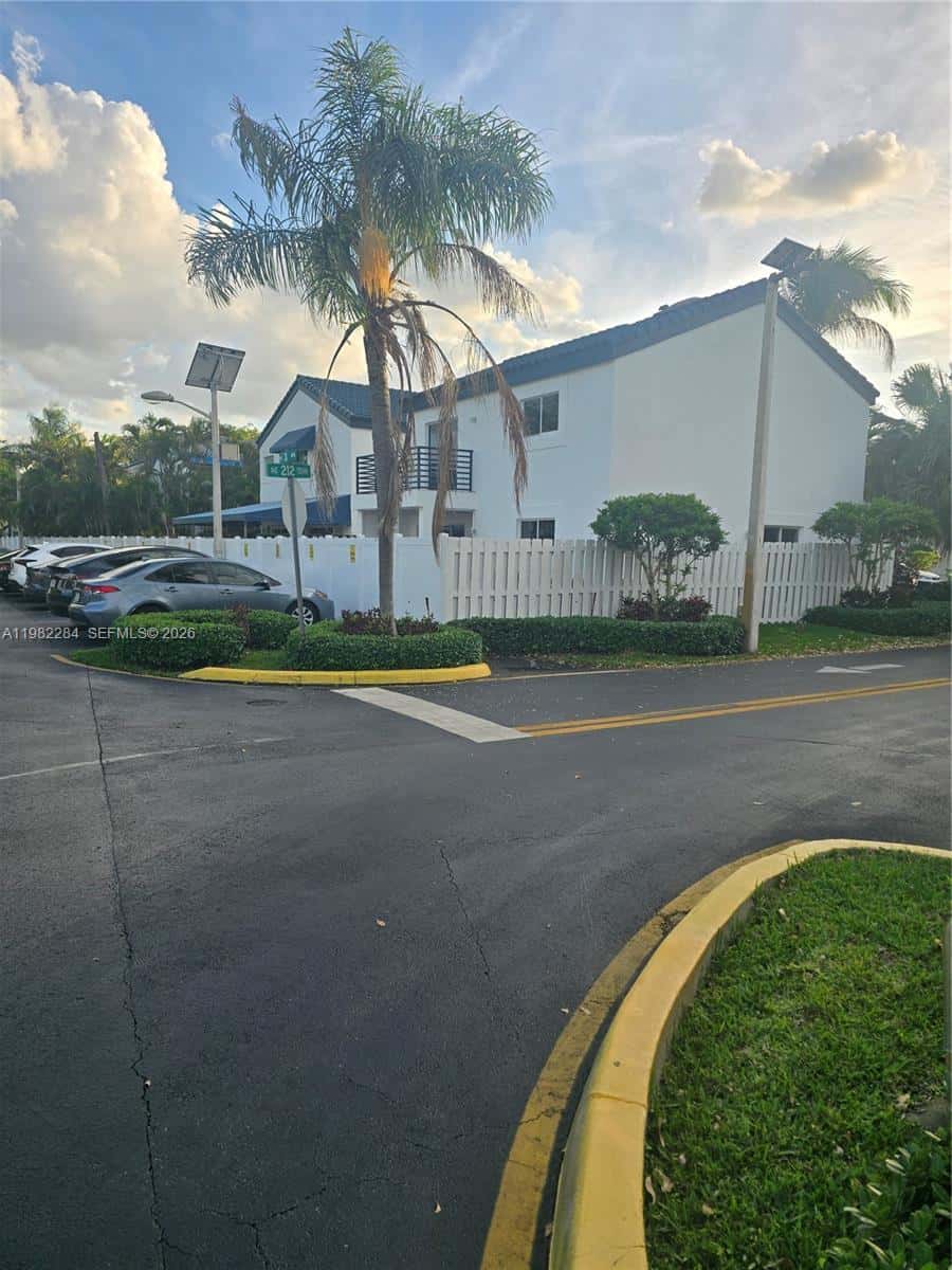 252 NE 212th Ter, Miami FL 33179