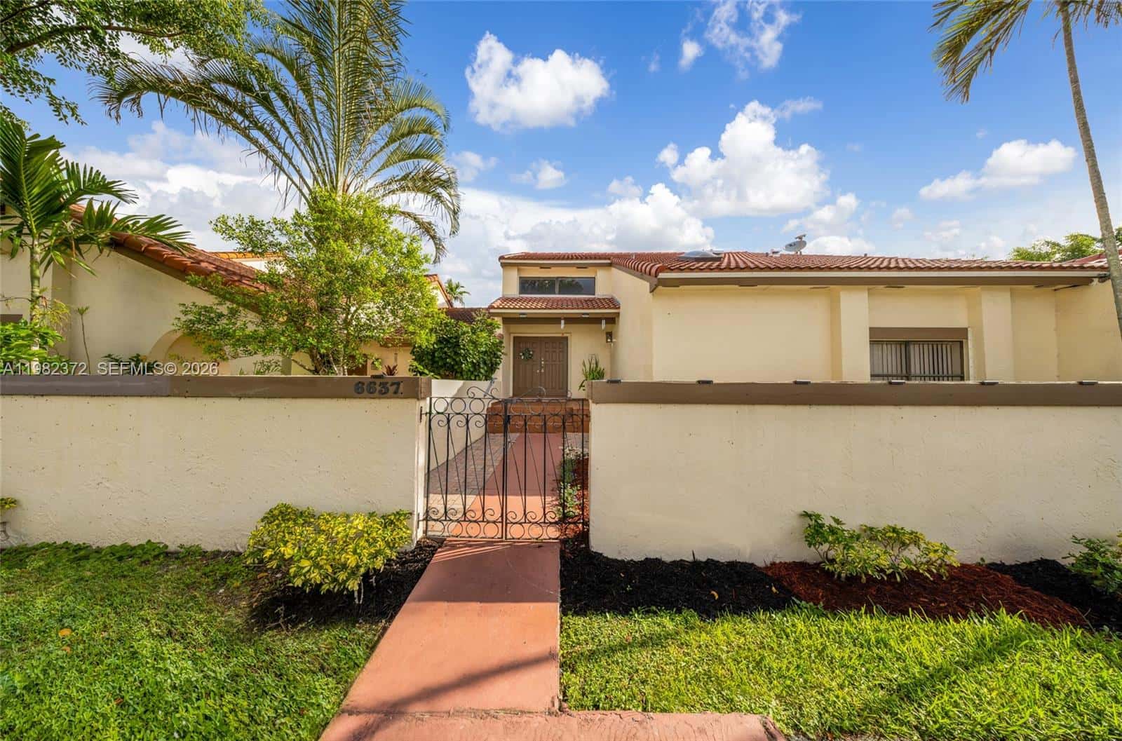 6637 NW 181st Ln # 6637, Hialeah FL 33015