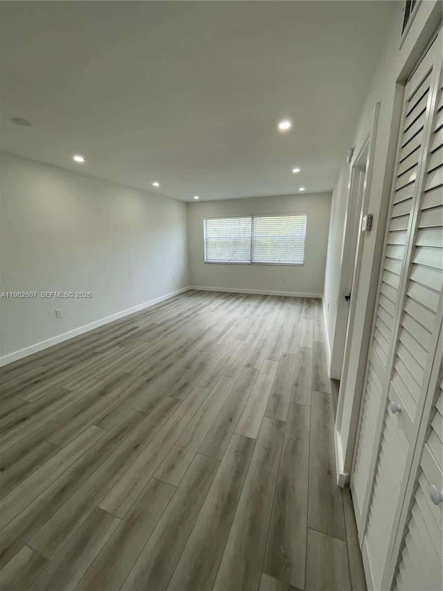 365 NE 125th St # 409, North Miami FL 33161