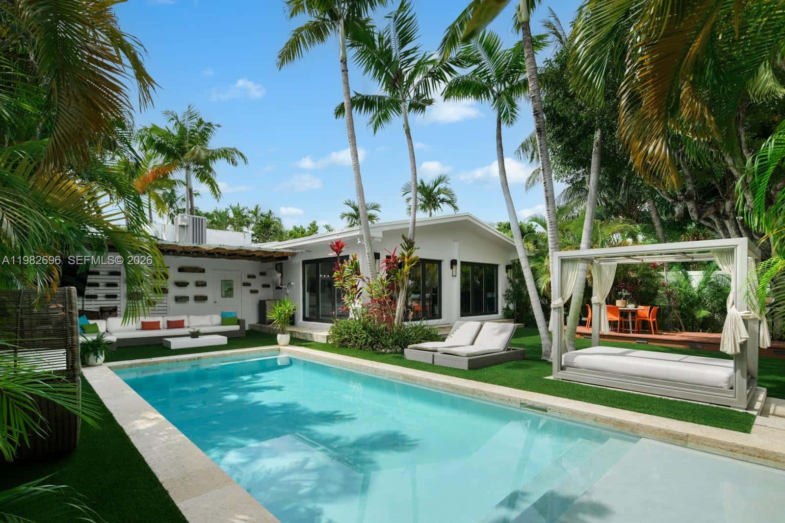 1865 Daytonia Rd, Miami Beach FL 33141