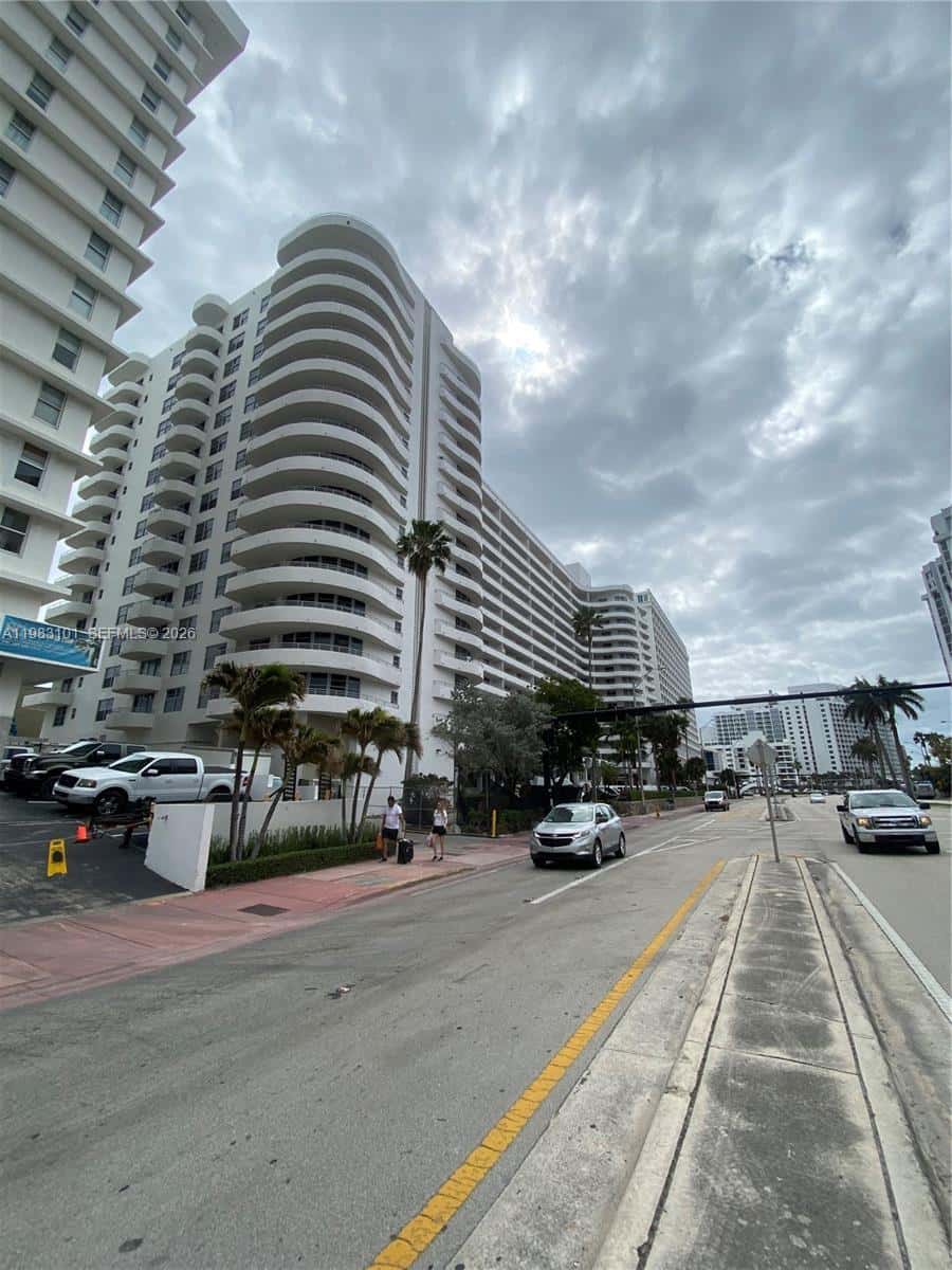 5555 Collins Ave # 17A, Miami Beach FL 33140
