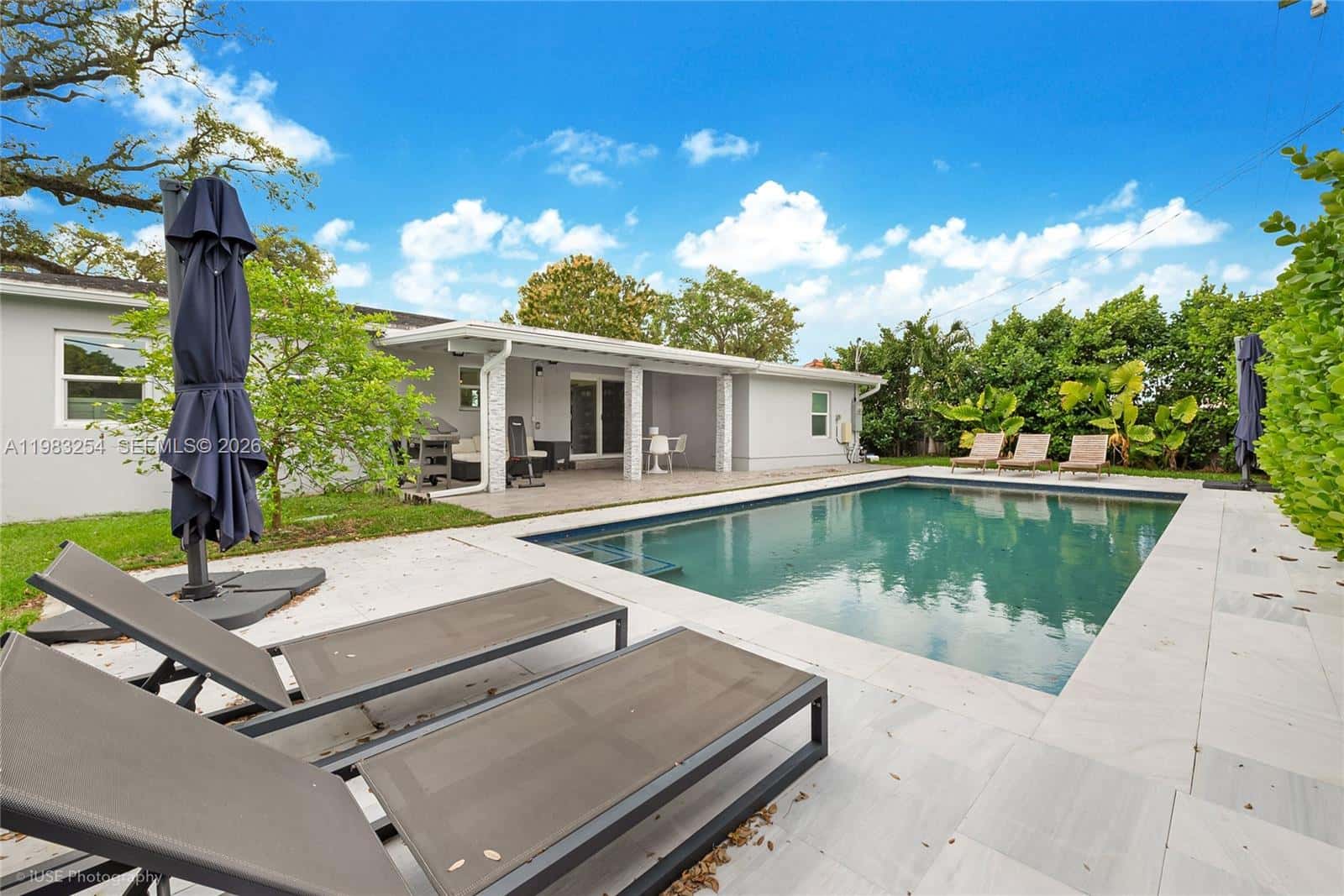 7235 SW 39th St, Miami FL 33155
