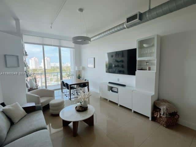 3029 NE 188th St # 822, Aventura FL 33180
