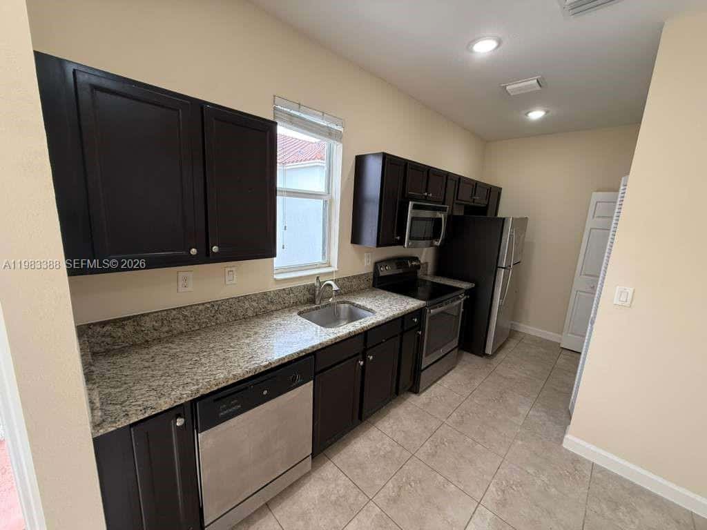 16735 SW 95th St, Miami FL 33196