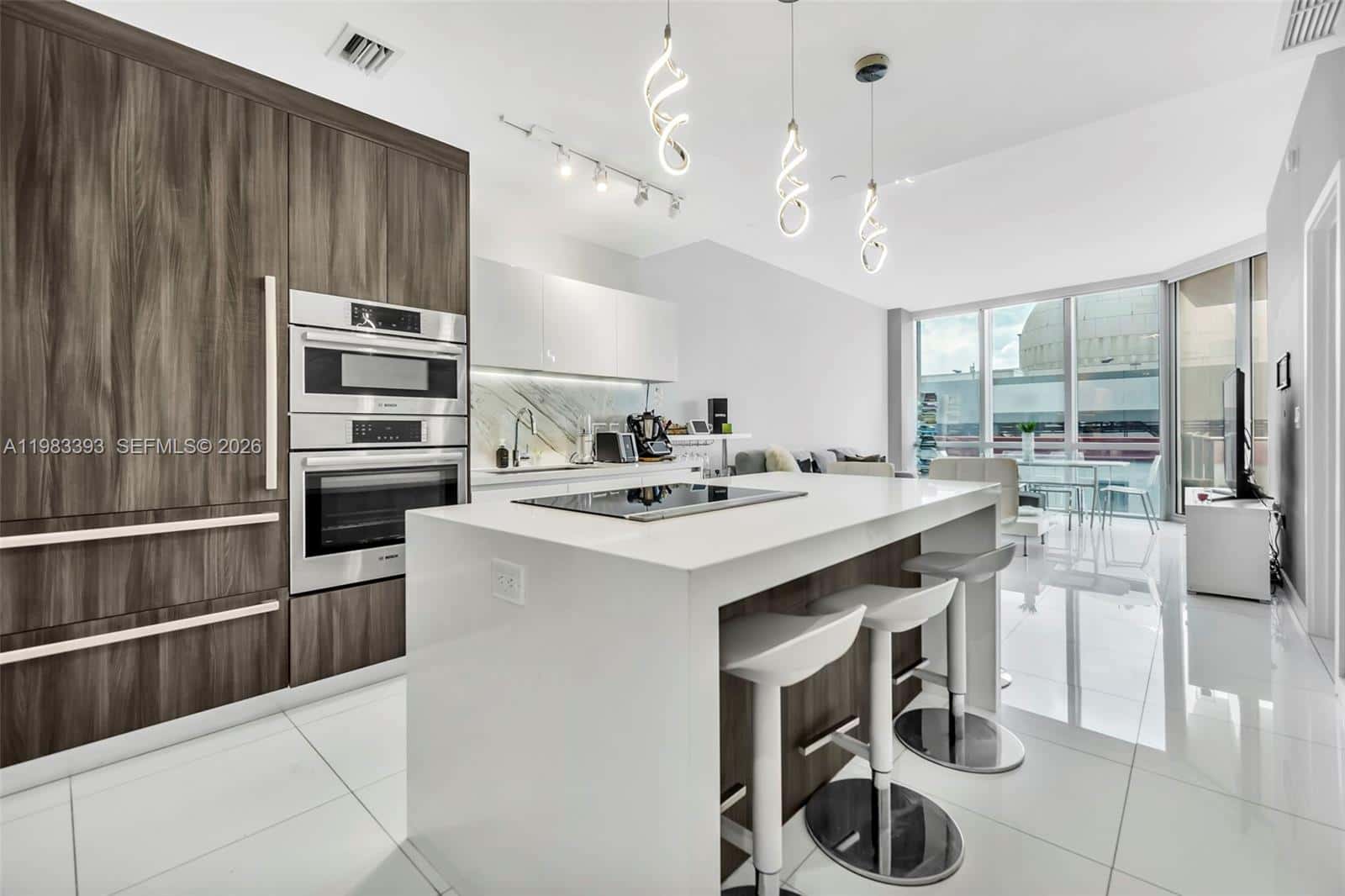 851 NE 1st Ave # 806, Miami FL 33132