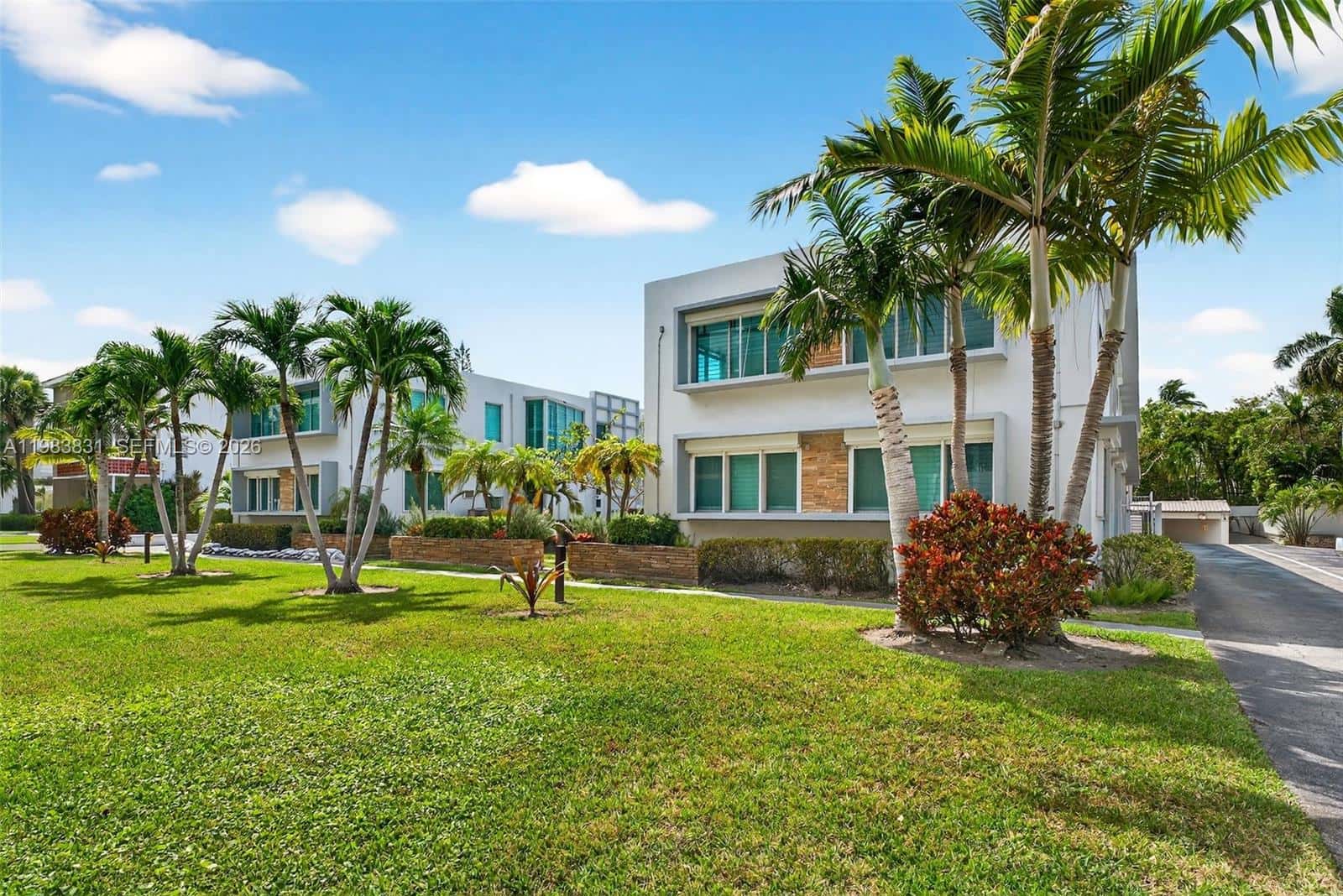 10178 Collins Ave # 208, Bal Harbour FL 33154