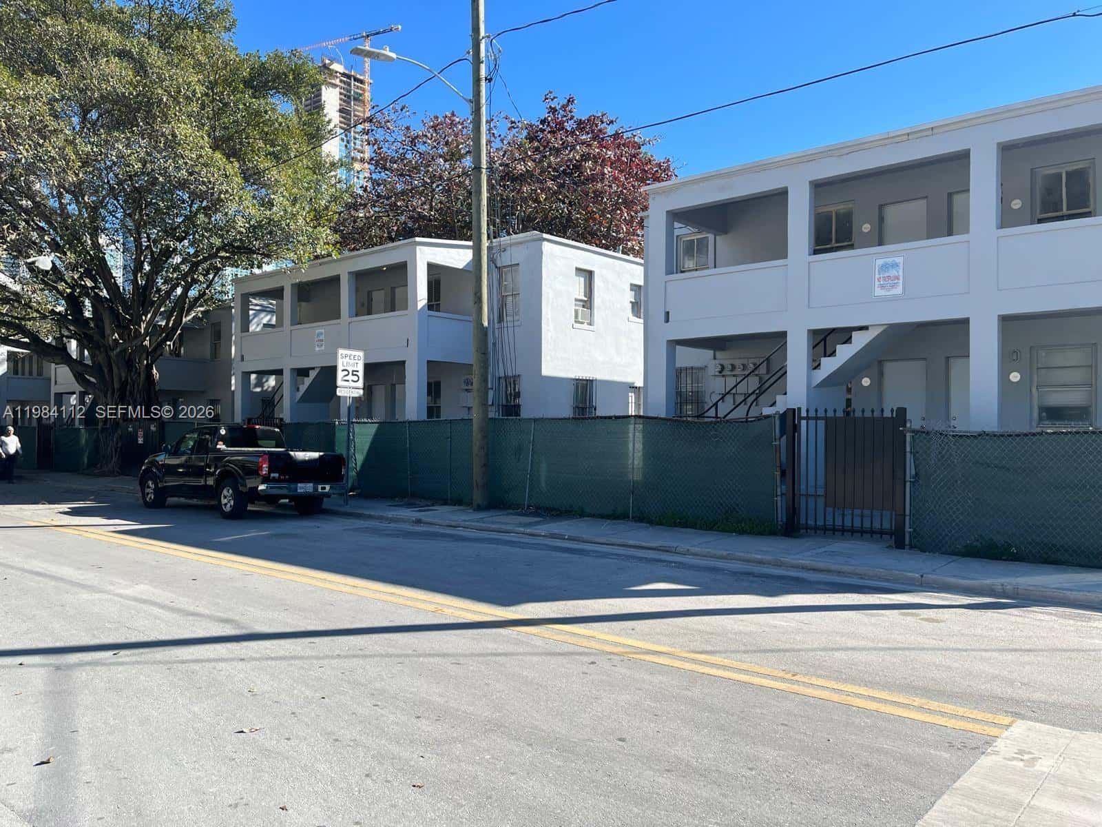 140 NW 13th St, Miami FL 33136