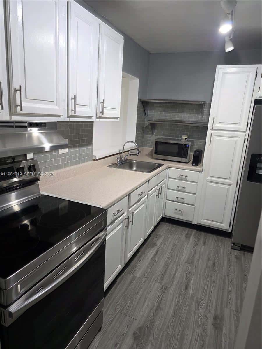 8065 SW 107th Ave # 202, Miami FL 33173