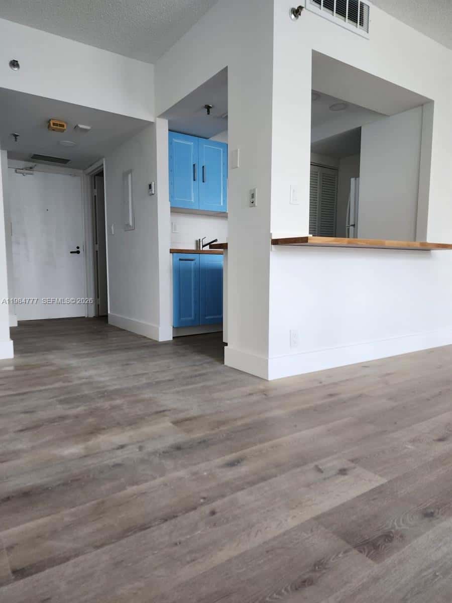 520 Brickell Key Dr # A1517, Miami FL 33131