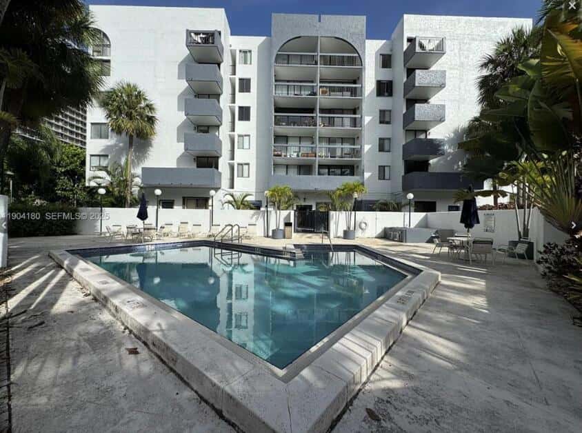 2715 Tigertail Avenue Apt 402, Miami FL 33133